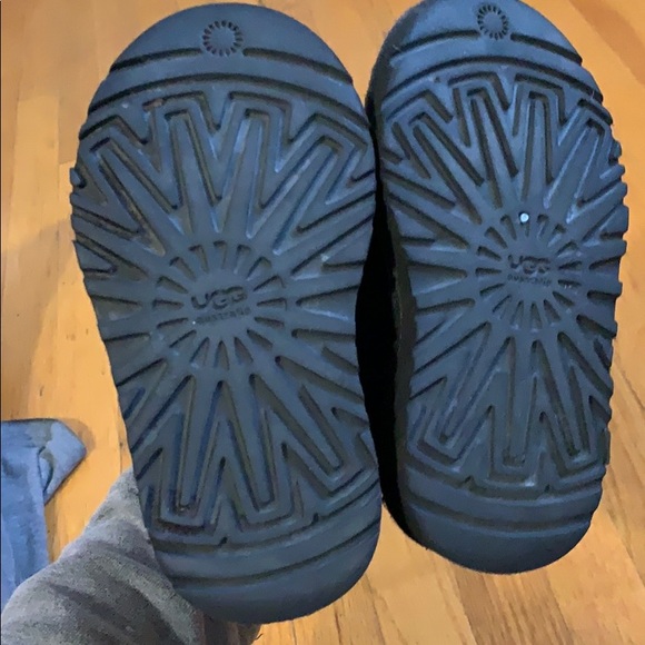 Toddler Uggs boot size 9 - Picture 5 of 6